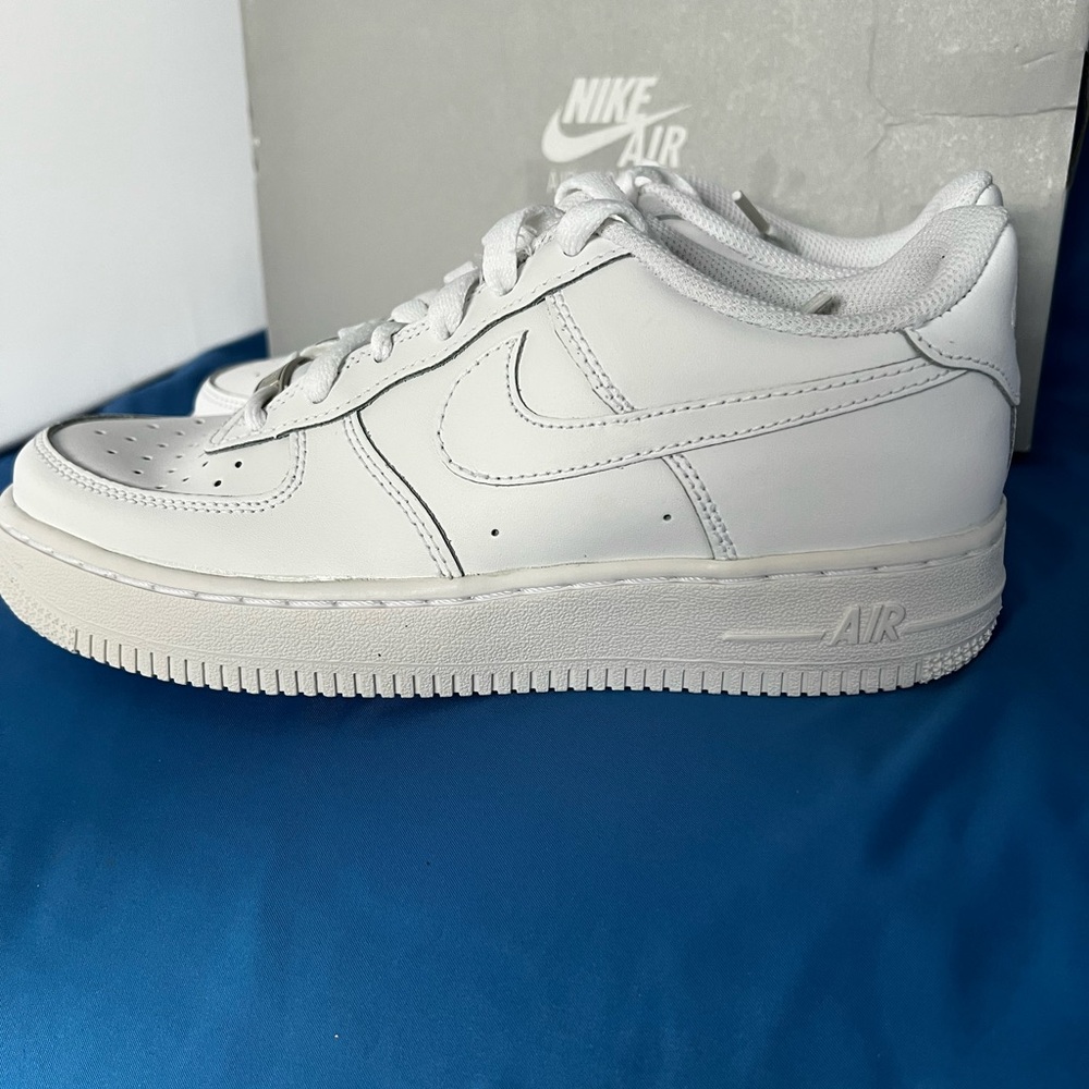 Nike Air Force 1 White Boys Sneakers SAME DAY SHIPPING - Picture 4 of 5
